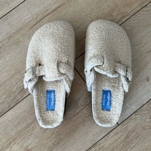 PillowSlides slipper clogs faux shearling. Adjustable buckle. Cork/rubber sole.